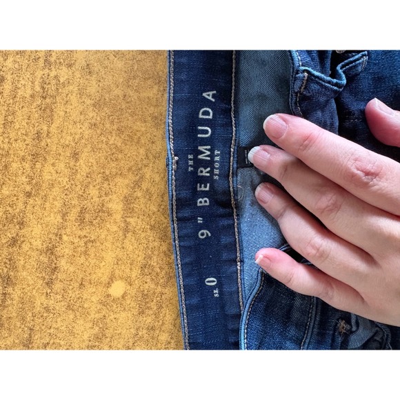 White House Black Market The Bermuda 9" Mid Rise Denim Shorts Dark Wash Sz 0 - Picture 3 of 6